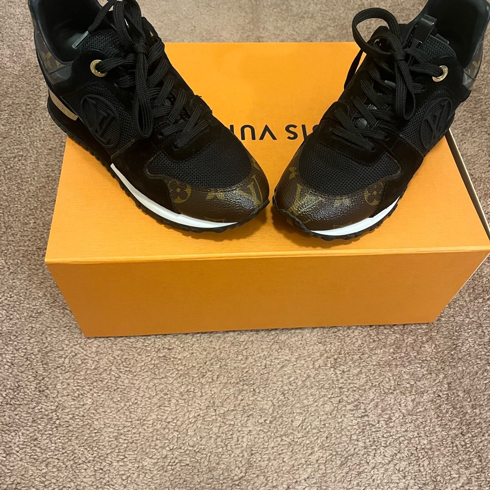 Louis Vuitton run away sneaker